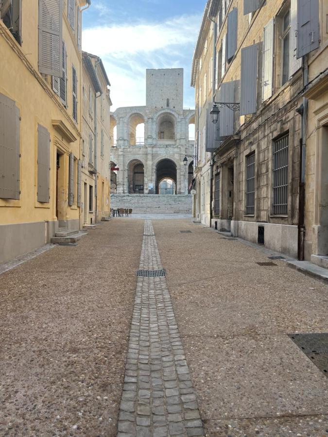 L'appart aux fleurs bleues Arles Extérieur photo